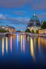 Fototapeta premium The Berlin Cathedral and the river Spree at dusk