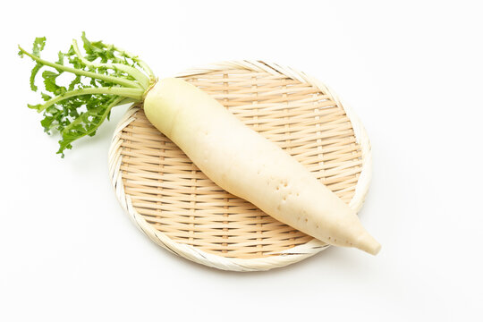 白背景に大根