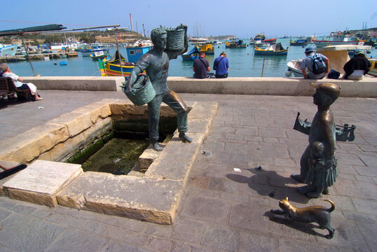 villaggio di Marsaxlokk porto dei pescatori a malta