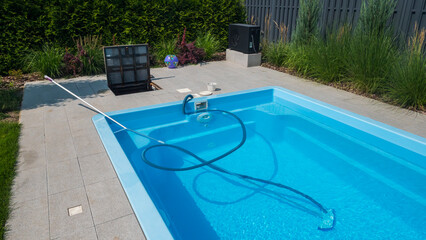 Swimming pool cleaning kit. Bottom vacuum cleaner