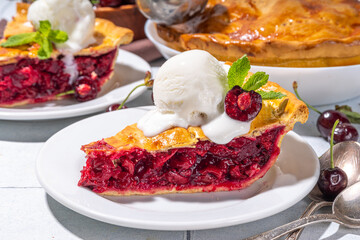 Cherry pie with vanilla ice cream