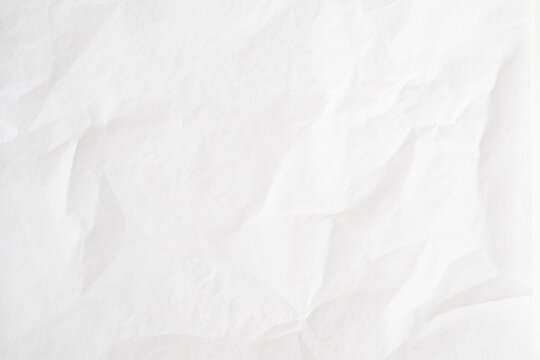 einfaches, simples Seidenpapier, Papier wei&szlig; mit leichten Knicken Falten und Struktur als Hintergrund, Background.