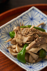 舞茸とピーマンの炒め物