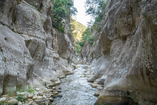 The G&ouml;kb&uuml;k canyon is a hiden paradise and  offers a magnificent view with a length of 5 km, endangered wildlife and many endemic plant species can be seen in the canyon.