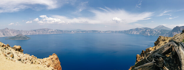 Panorama of the Crater lake on summer day, Oregon, USA © Diana Vyshniakova