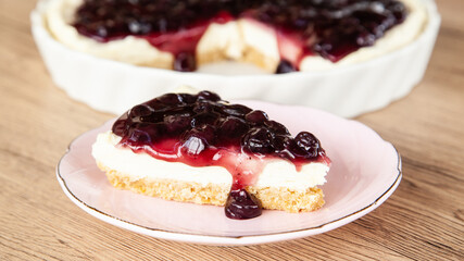 Blueberry cheese pie with cracker, cream cheese, blueberry sauce