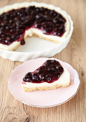 Blueberry cheese pie with cracker, cream cheese, blueberry sauce