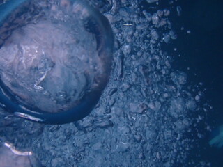 水の中の気泡のアップ
