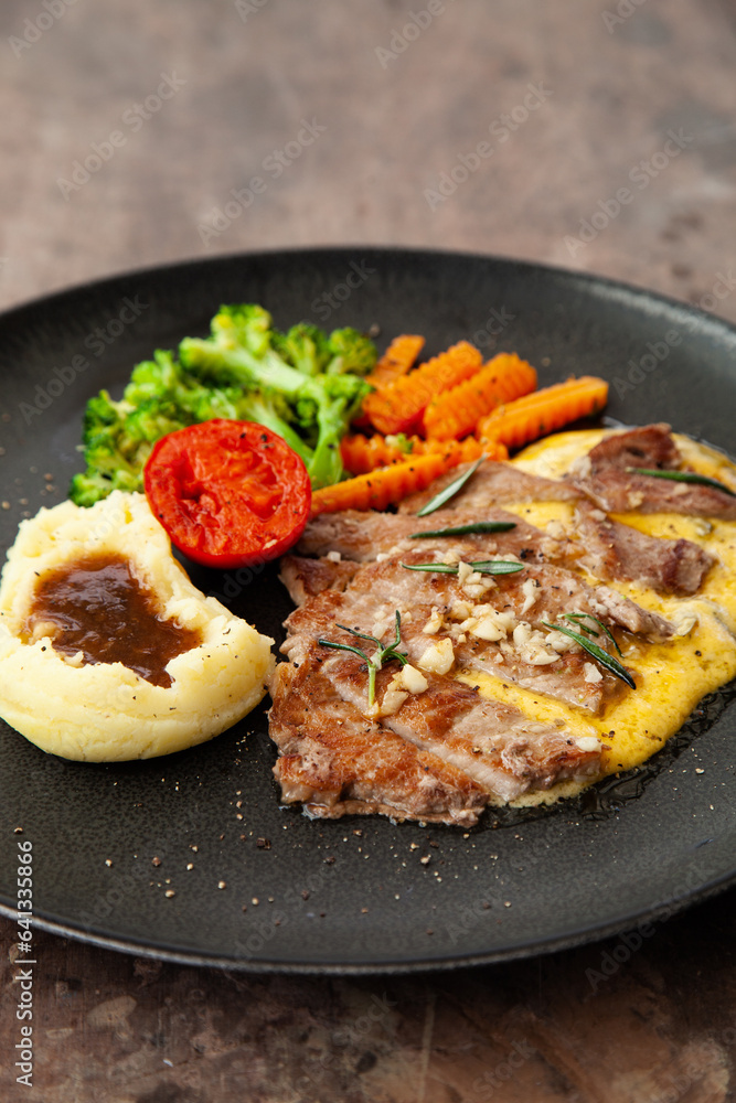 Poster Striploin angus steak with mashed potato and grilled vegetable