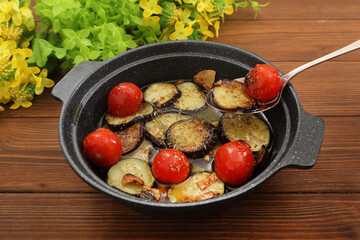 ミニトマトとナスのアヒージョ