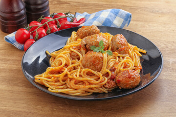Spaghetti with meatball in tomato sause