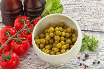 Canned sweet green peas conserve
