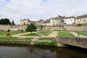 Fototapeta na wymiar Les remparts de la ville fortifiée, ville de Vannes, département du Morbihan, Bretagne, France