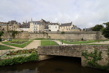Fototapeta na wymiar Les remparts de la ville fortifiée, ville de Vannes, département du Morbihan, Bretagne, France
