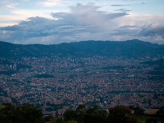 Obraz premium Cityscape of Medellin, Colombia with a Cloudy Sky