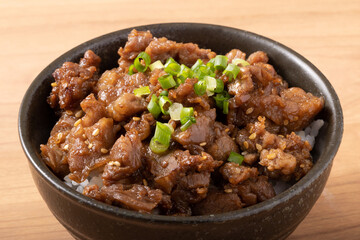 カルビ丼　(黒毛和牛　中落ちカルビ)