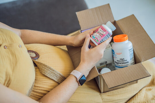 12.16.22, USA, Miami: A pregnant woman received an iherb package. Catalo Naturals, Vegetarian Calcium Formula, Prenatal Algae Calcium. Vitamins and minerals for a healthy pregnancy at iherb