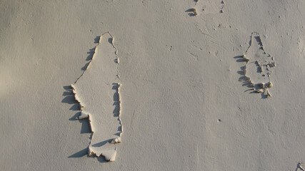 Naklejka premium Background and texture of an outdoor wall paint that has peeled off due to age and weather.