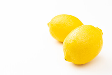 白背景にレモン