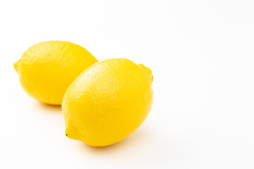 白背景にレモン