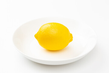 白背景にレモン