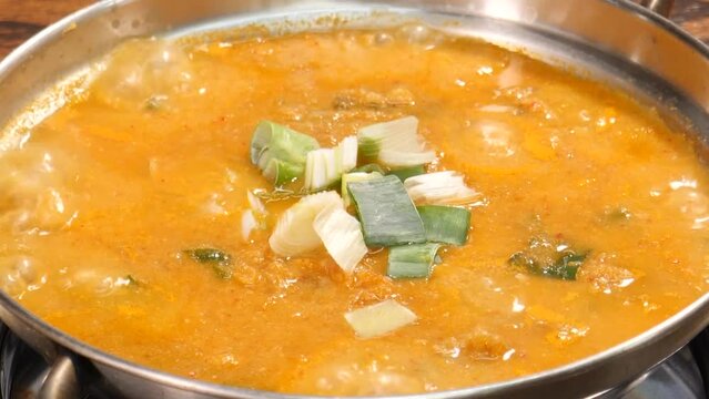 다양한 손두부 요리, 고소한 두부구이, 새콤한 두부김치, 구수한 비지찌개, 얼큰한 두부전골