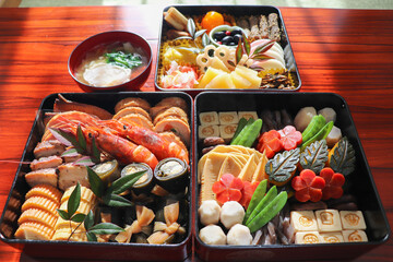 日本のお正月の伝統料理、お節、和食、雑煮