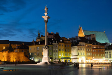  2022-10-24 evening view Column in Old town in Warsaw, Poland