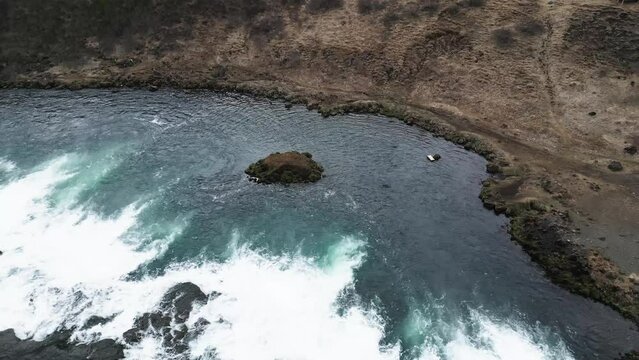 Dronen Aufnahme vom Wasserfall Fixi auf Island 