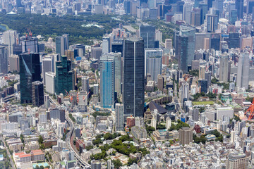 麻布台ヒルズ付近を南側から空撮
