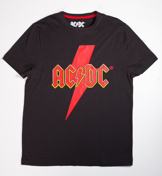 kent, uk 01.01.2023 Ac Dc ACDC official Logo Official rockBand Tee T-Shirt Mens Large. Classic progressive rock rock and roll vintage band t-shirt.