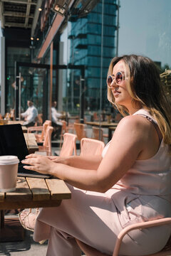 Digital Diva Finds Inspiration in the Urban Cafe Ambiance