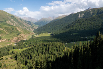 Valle verde de Kirguistán