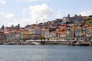 Fototapeta premium View of the Douro river and the waterfront of the city of Porto.