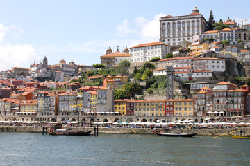 Fototapeta na wymiar View of the waterfront and the historic part of the city of Porto.