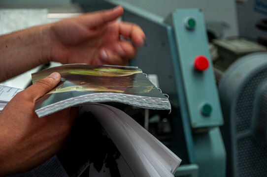 Libro ancora da finire in fare industriale