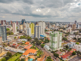 Fototapeta na wymiar Centro de Cascavel PR vista aérea da Rua Antonina
