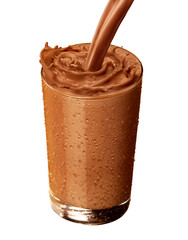 copo de vidro com splash de achocolatado isolado em fundo transparente - chocolate batido