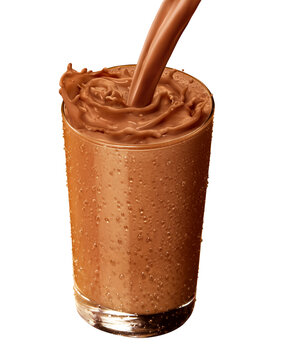 copo de vidro com splash de achocolatado isolado em fundo transparente - chocolate batido