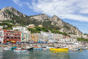Fototapeta na wymiar Im Hafen von Capri, Italien