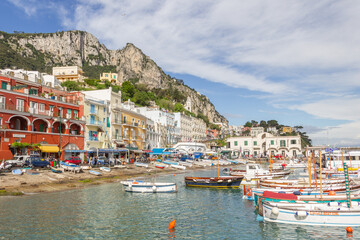 Fototapeta na wymiar Im Hafen von Capri, Italien