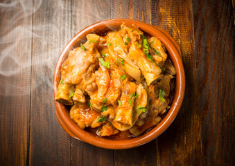 Manos de cerdo en salsa