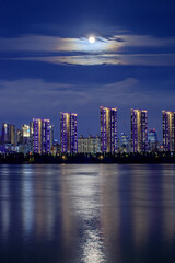 Obraz premium moonlit river, cityscape in night, seoul, hanriver