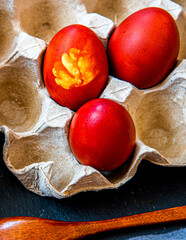 Naturally colored Easter eggs with onion skin. Non-toxic coloring of Easter eggs