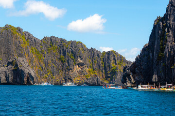 Naklejka premium Tropical island with bangca traditional philippines boat, El Nido, Philippines