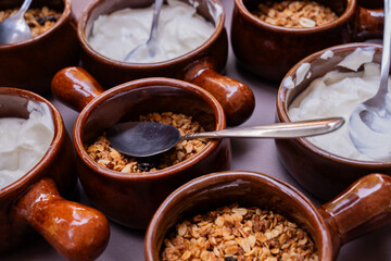 platos con granos y frutos secos
