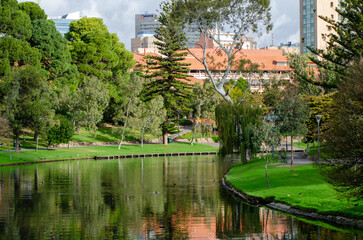 Fototapeta na wymiar A view of the River Torrens in Adelaide, South Australia
