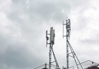 Antenna transmits frequency bands of mobile communication systems.