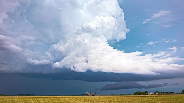 Timelapse Captures the Formation of a Towering Cumulonimbus Cloud, Enveloping the Vast Landscape in Majestic Motion