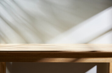 Various props with an autumn atmosphere in the warm afternoon sunlight.